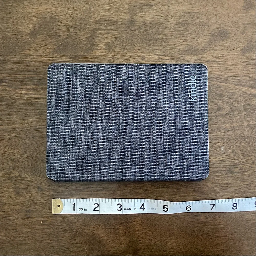 Grey Amazon Basics Kindle Case - Picture 5 of 6